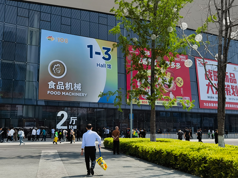 成都食品展選購(gòu)全自動(dòng)液體灌裝機(jī)攻